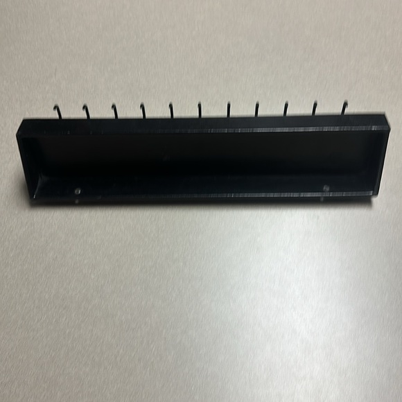 Bracelet display and shelf with hooks to hang necklaces - Picture 4 of 6